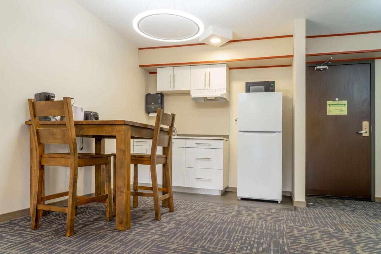 Quality Inn Sunshine Suites เทอร์เรส ภายนอก รูปภาพ